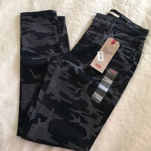 Levi’s 721 high-rise skinny jeans